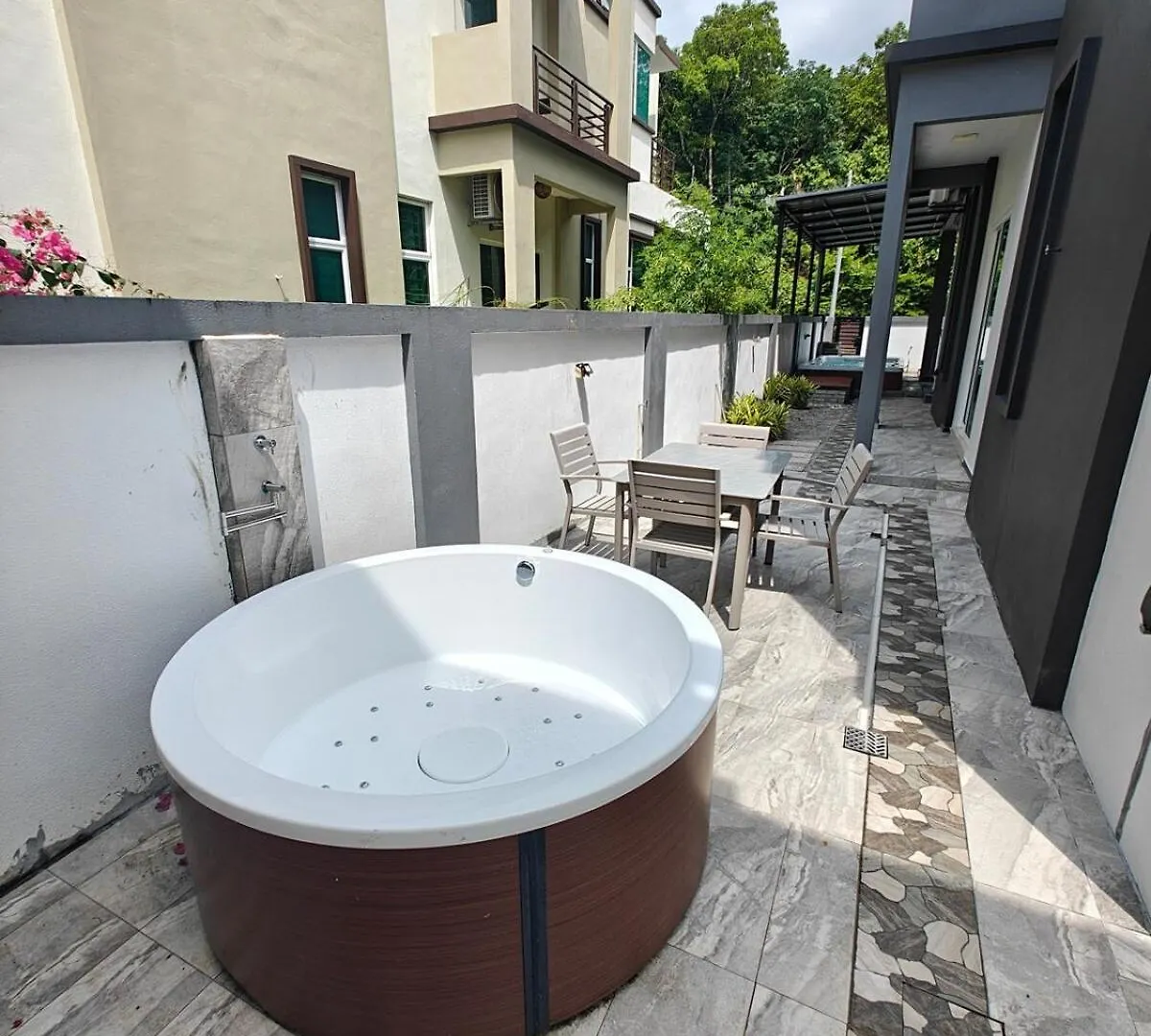 Sunday Villa 14 Pax With Jacuzzi Pool Langkawi 0*,  Malaysia